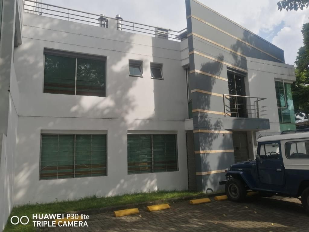 Oficina en venta Valle Del Cauca Cali Vipasa 350 m2 Habitaciones 0 Baños 5 Garajes 9 Precio $1400000000