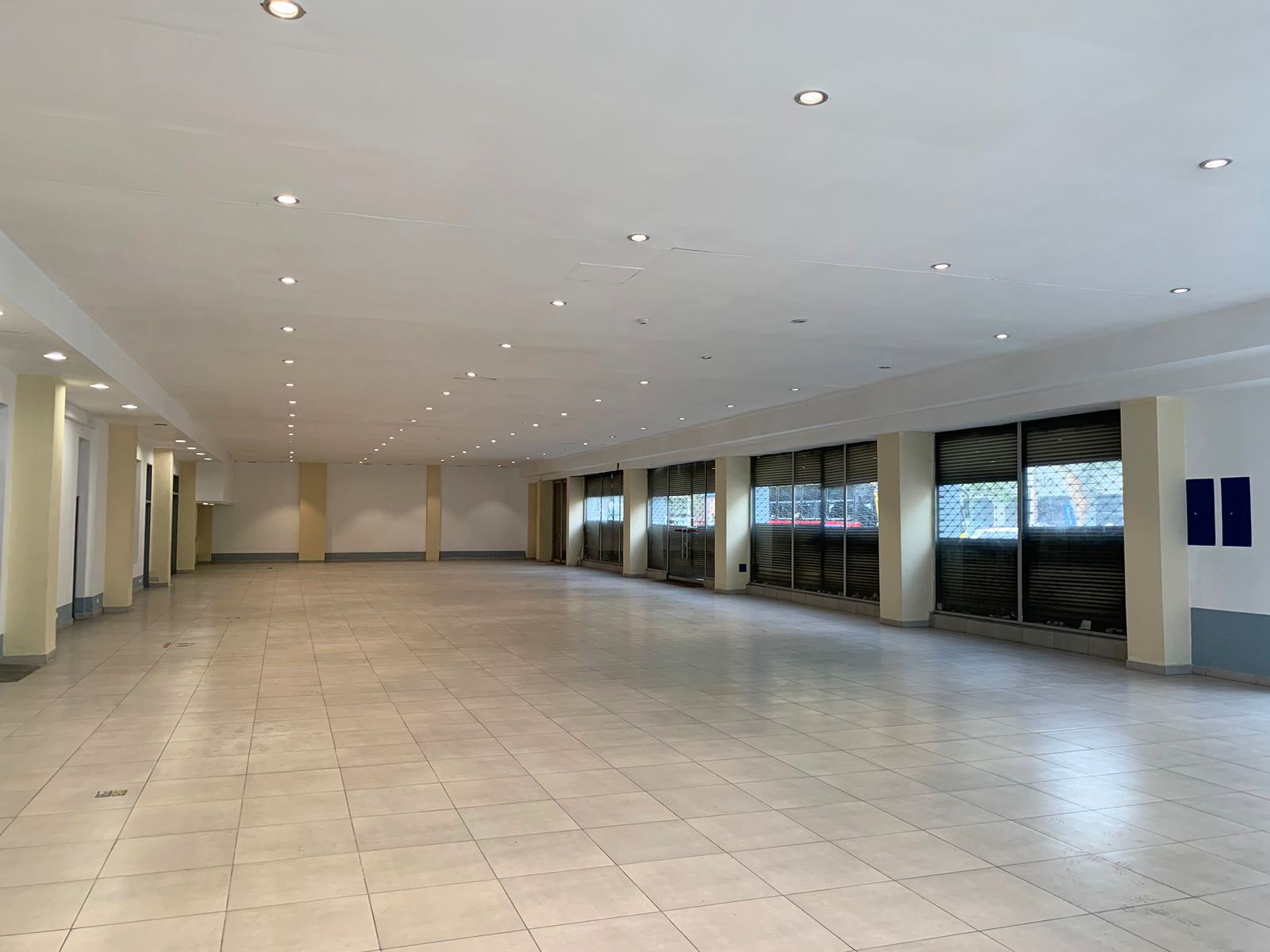 Local en arriendo Antioquia Medellín San Diego 1300 m2 Habitaciones 0 Baños 6 Garajes 8 Precio $46000000