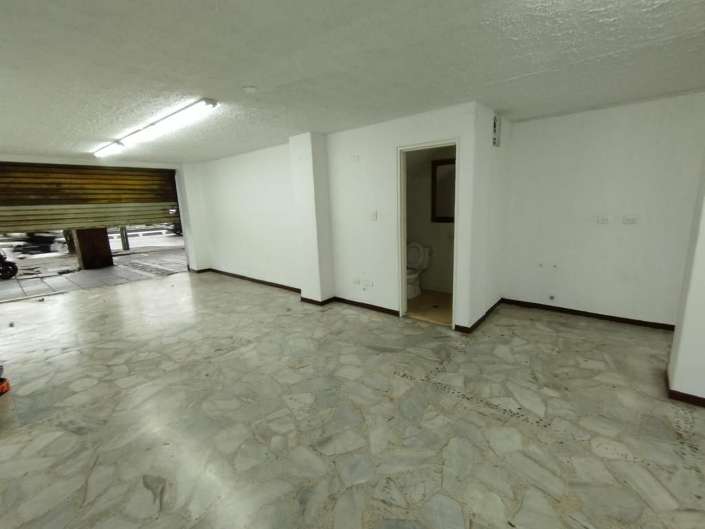 Local en arriendo Valle Del Cauca Cali 3 De Julio 62 m2 Habitaciones 0 Baños 2 Garajes 0 Precio $3000000