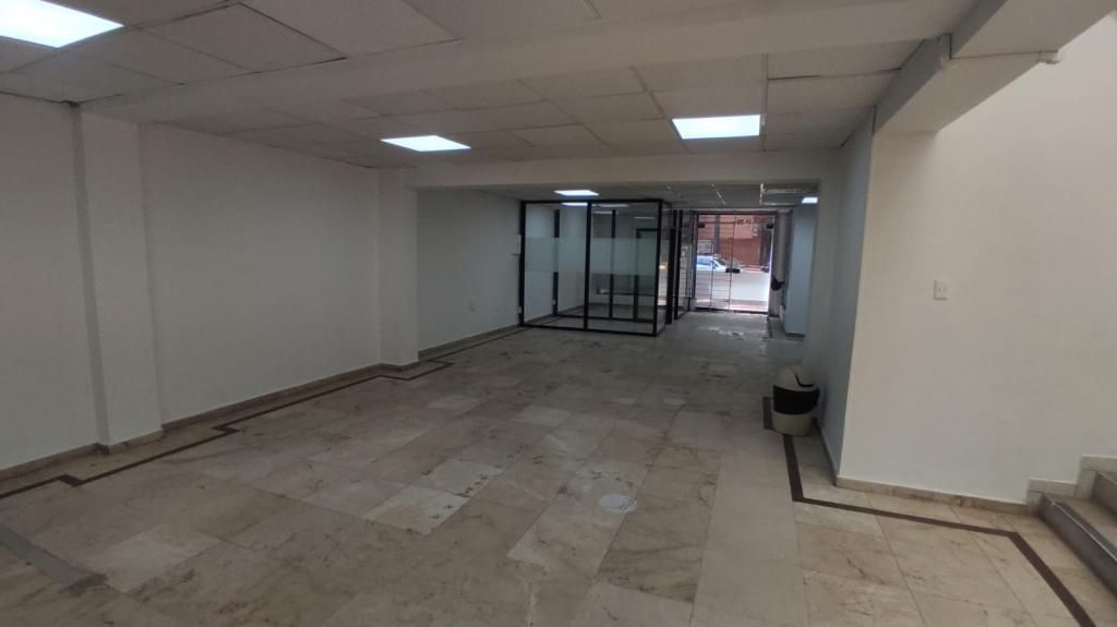 Local en arriendo Valle Del Cauca Cali Versalles 600 m2 Habitaciones 0 Baños 6 Garajes 2 Precio $14400000