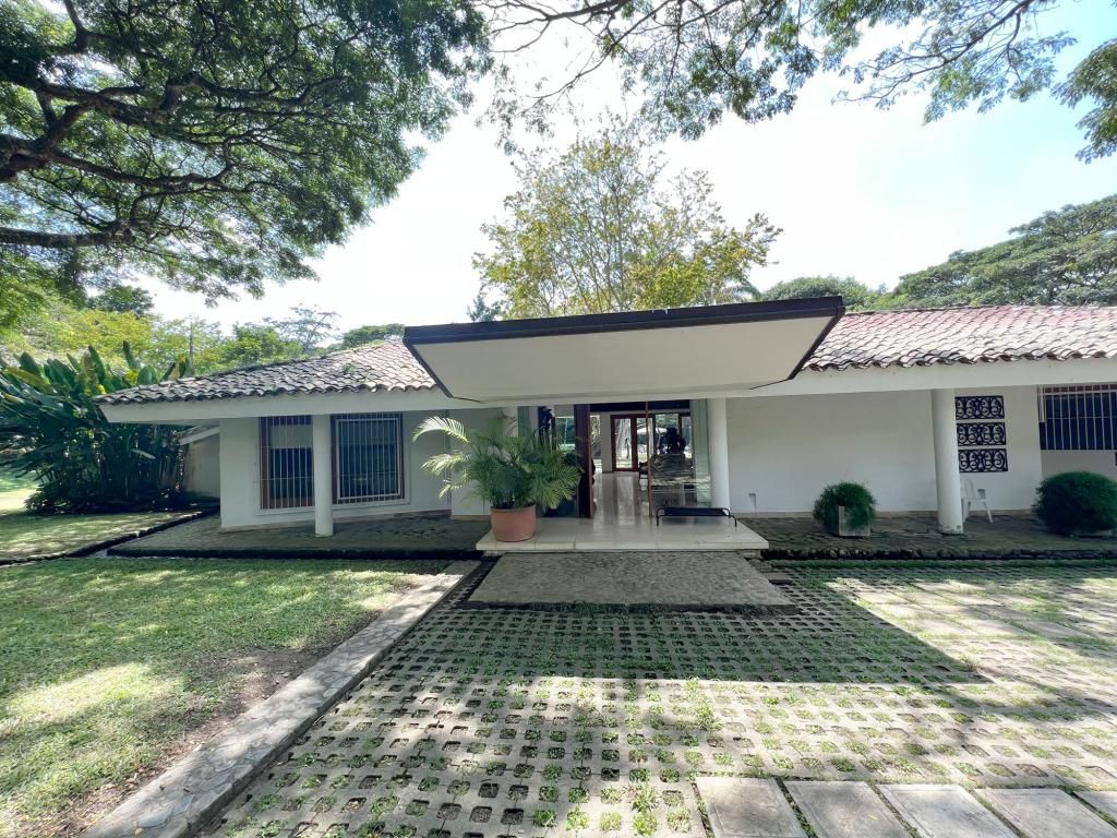 Casa en arriendo Valle Del Cauca Cali Parcelaciones Pance 950 m2 Habitaciones 4 Baños 7 Garajes 4 Precio $24000000