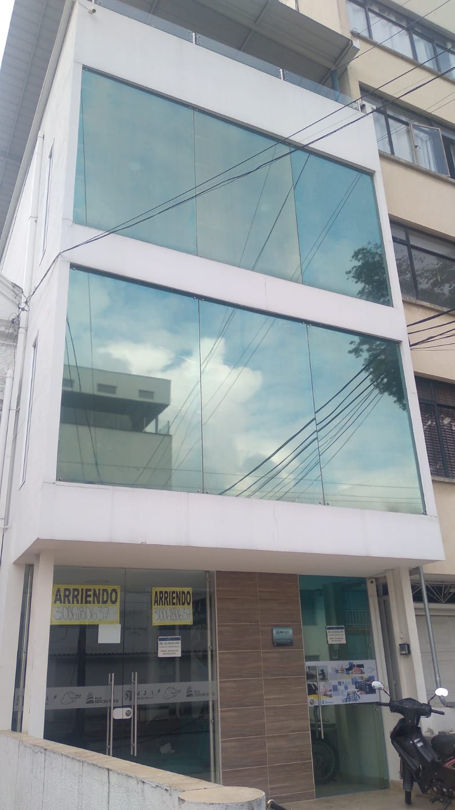 Oficina en arriendo Valle Del Cauca Cali Versalles 100 m2 Habitaciones 0 Baños 2 Garajes 1 Precio $4000000