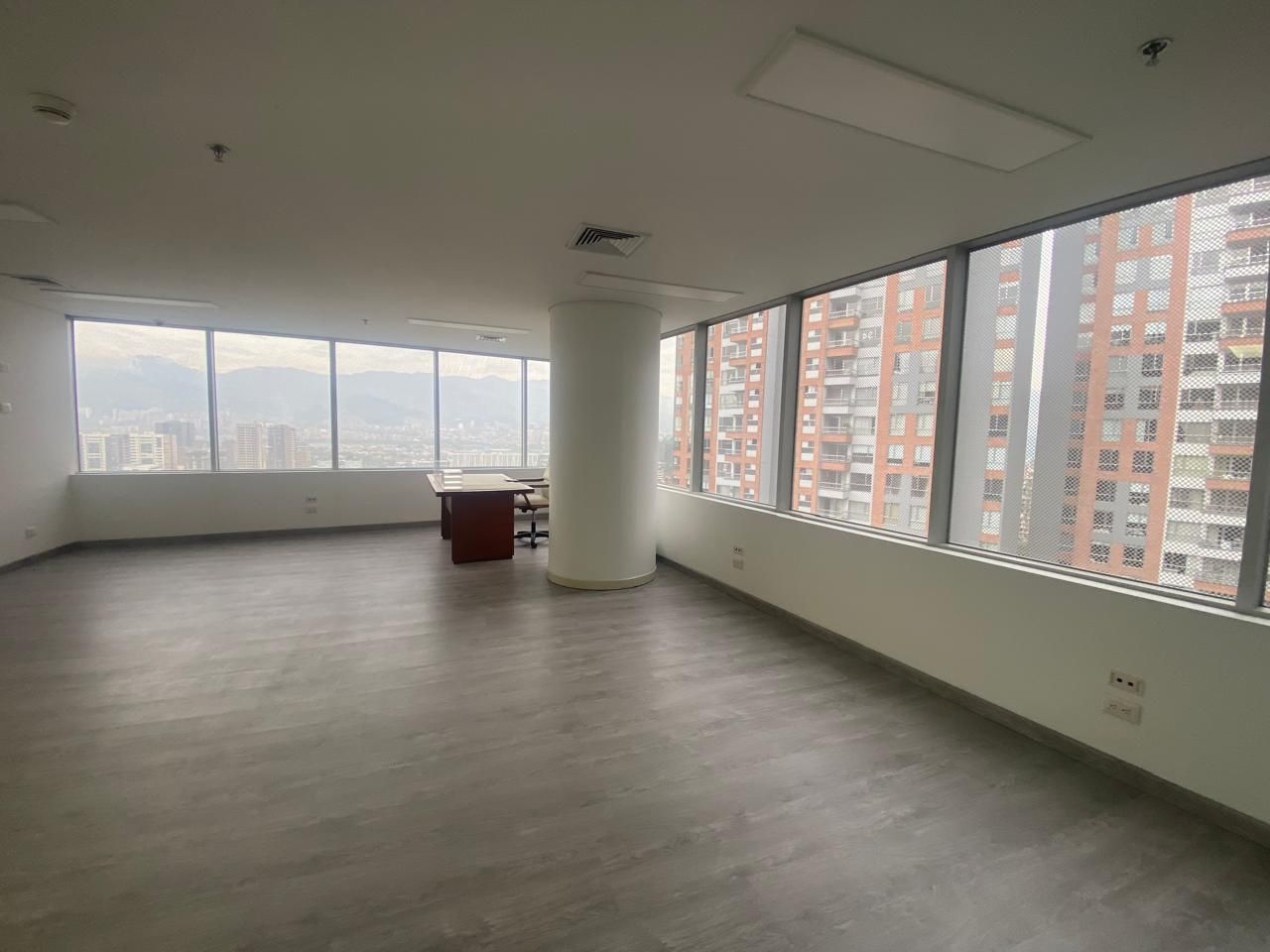Oficina en arriendo o venta Antioquia Medellín San Diego 70 m2 Habitaciones 0 Baños 2 Garajes 4 Precio venta $790000000 Precio arriendo $5400000