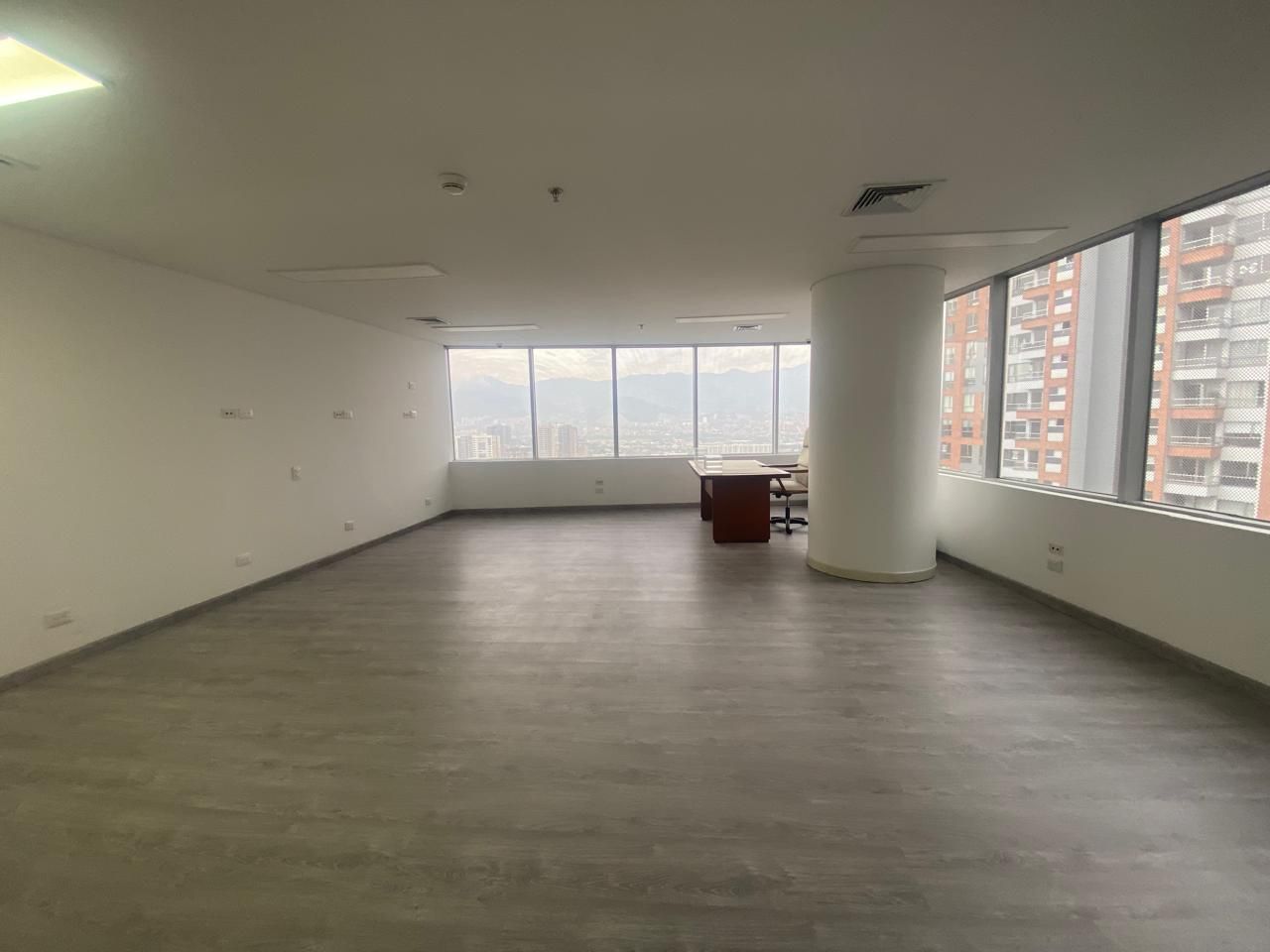 Oficina en venta Antioquia Medellín La Aguacatala 142 m2 Habitaciones 0 Baños 2 Garajes 4 Precio $810000000