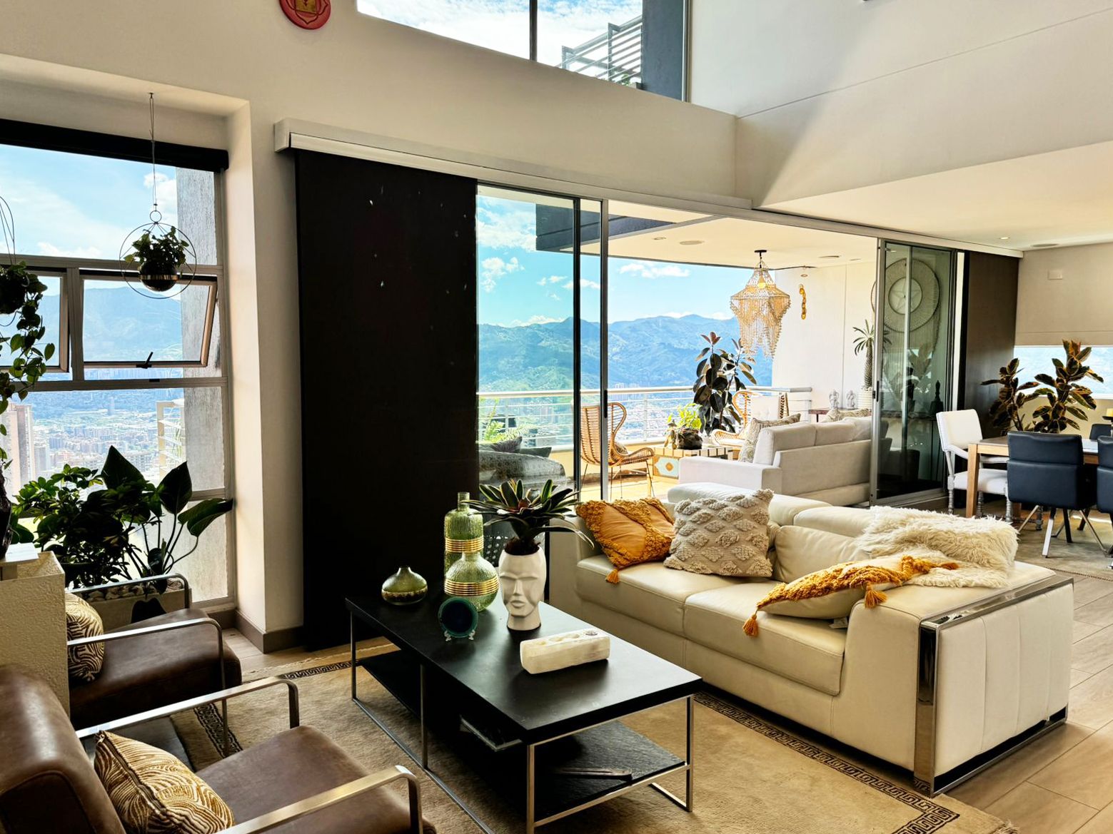 Apartamento en venta Antioquia Medellín Altos Del Poblado 210 m2 Habitaciones 2 Baños 4 Garajes 3 Precio $2080000000