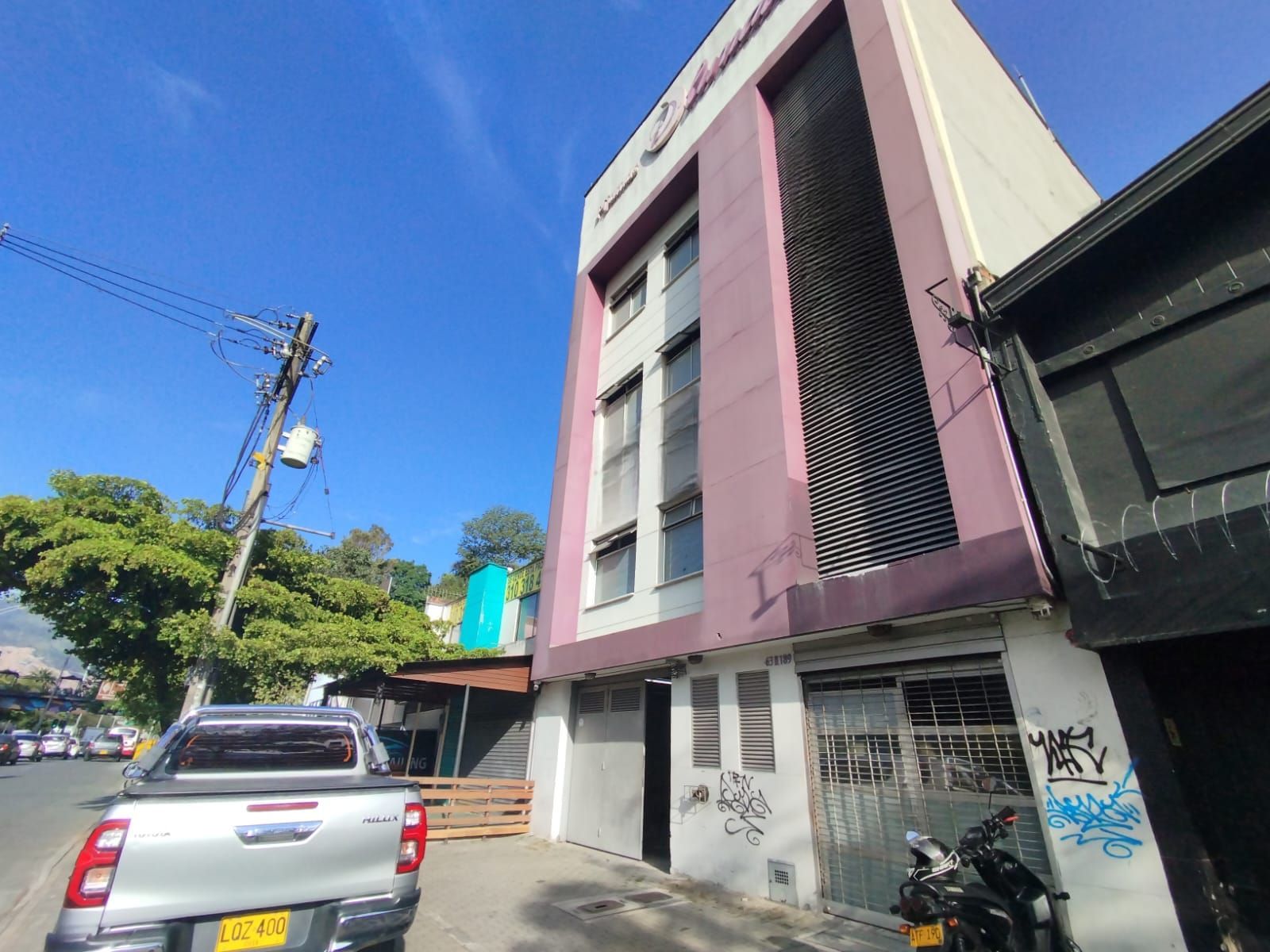 Edificio en arriendo Antioquia Medellín Cerro Nutibara 2000 m2 Habitaciones 0 Baños 8 Garajes 10 Precio $50000000