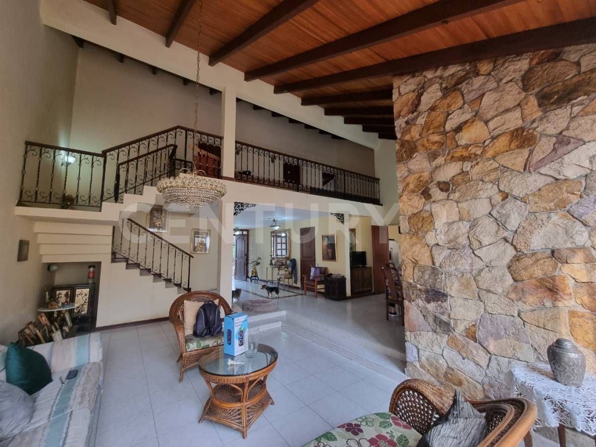 Casa en venta Valle Del Cauca Cali La Flora 338 m2 Habitaciones 4 Baños 3 Garajes 5 Precio $950000000