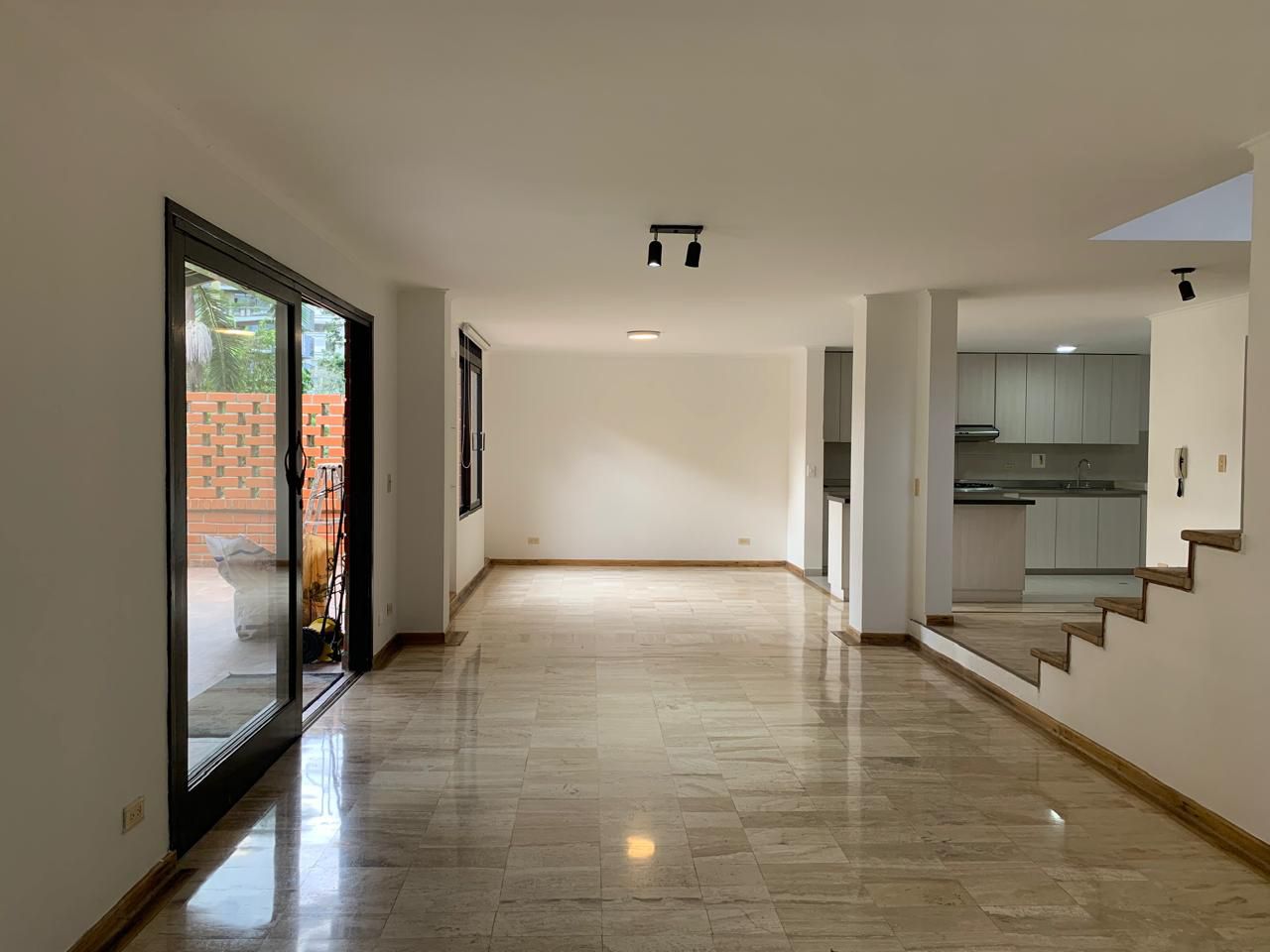 Casa en arriendo Antioquia Medellín Alejandria 300 m2 Habitaciones 3 Baños 4 Garajes 3 Precio $8700000