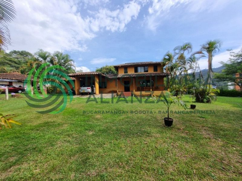 Finca en venta Santander Floridablanca Floridablanca 150 m2 Habitaciones 3 Baños 3 Garajes 0 Precio $1284000000