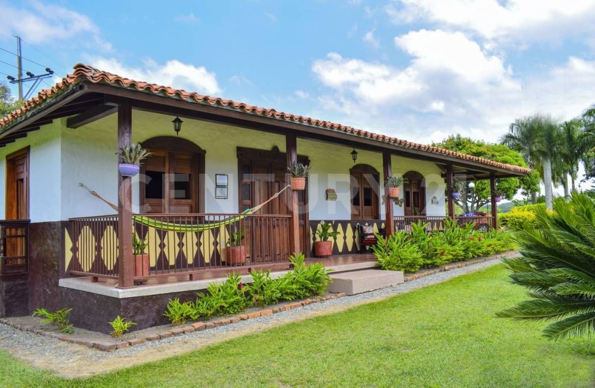 Casa en venta Quindío Montenegro Ub El Centenario 160 m2 Habitaciones 3 Baños 3 Garajes 1 Precio $913000000