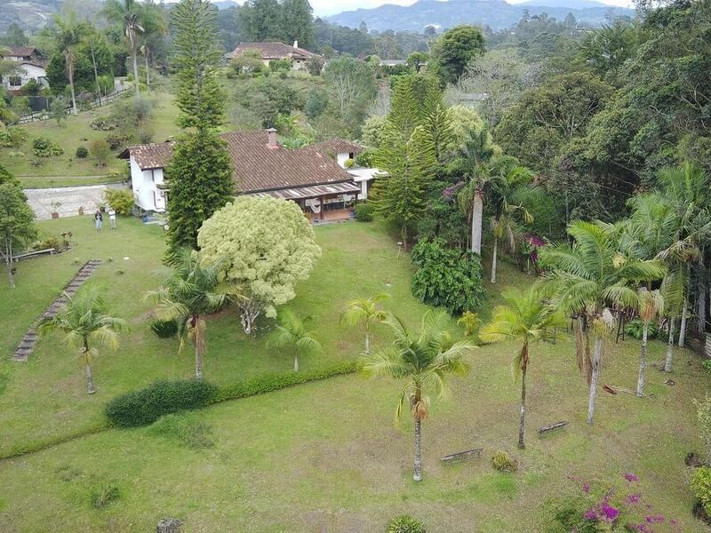 Casa en venta Antioquia Rionegro El Porvenir 400 m2 Habitaciones 7 Baños 8 Garajes 3 Precio $2300000000