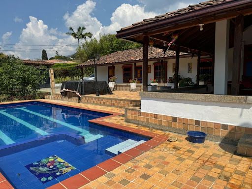 Finca en venta Antioquia Girardota Girardota 350 m2 Habitaciones 8 Baños 6 Garajes 10 Precio $1150000000