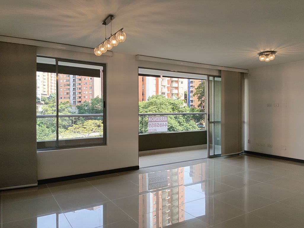 Apartamento en arriendo Antioquia Medellín Loma De Los Bernal 110 m2 Habitaciones 3 Baños 4 Garajes 3 Precio $4200000