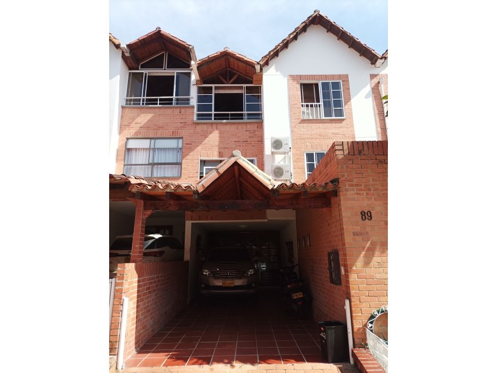 Casa en venta Santander Bucaramanga San Pedro Claver 230 m2 Habitaciones 4 Baños 6 Garajes 3 Precio $1250000000
