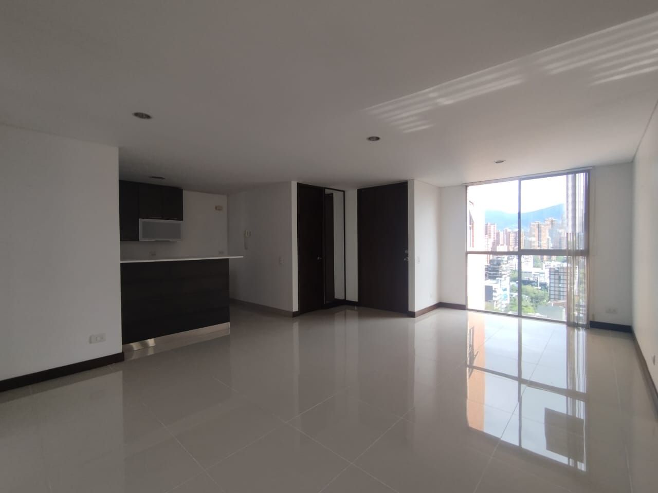 Apartamento en arriendo Antioquia Medellín La Linde 94 m2 Habitaciones 2 Baños 4 Garajes 2 Precio $5000000