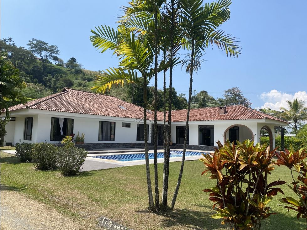 Casa Campestre en venta Caldas Manizales Manizales 400 m2 Habitaciones 4 Baños 5 Garajes 6 Precio $1500000000