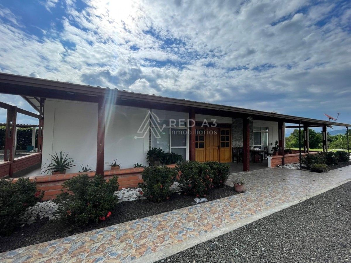 Casa en venta Risaralda Pereira Pereira 350 m2 Habitaciones 4 Baños 15 Garajes 8 Precio $1300000000