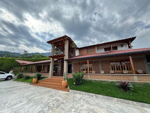Casa en venta Risaralda Dosquebradas Campestre A 800 m2 Habitaciones 5 Baños 15 Garajes 3 Precio $2000000000