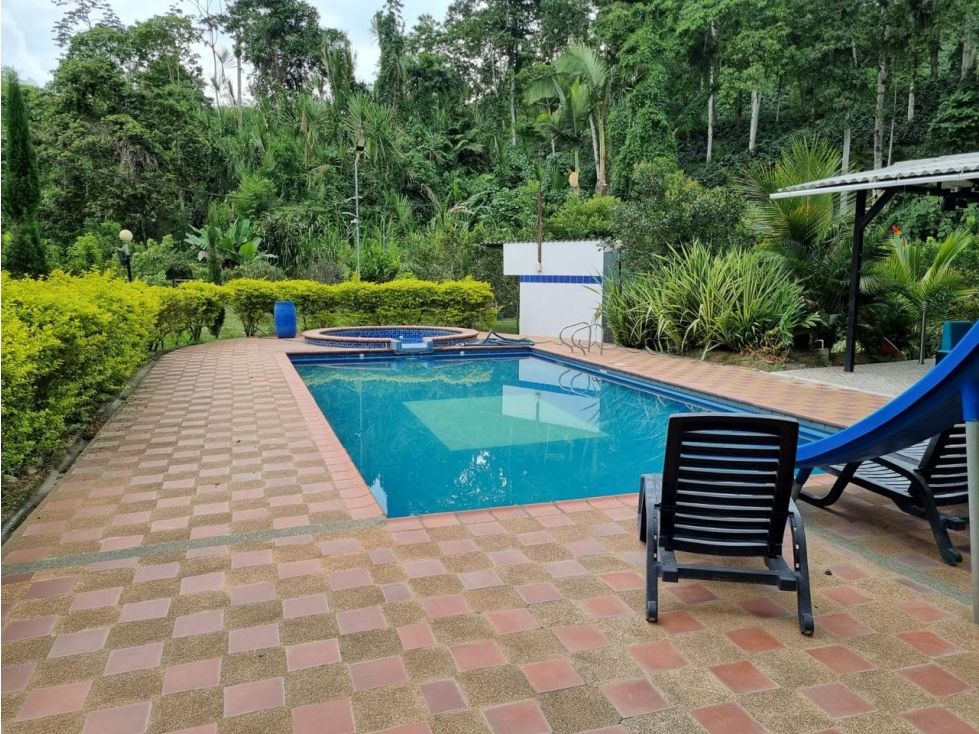 Finca en venta Caldas Chinchiná Chinchiná 4000 m2 Habitaciones 3 Baños 4 Garajes 8 Precio $1300000000