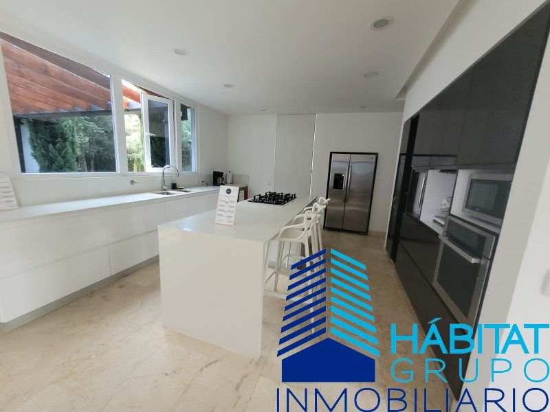 Casa en arriendo o venta Antioquia Envigado La Inmaculada 400 m2 Habitaciones 3 Baños 6 Garajes 1 Precio venta $3500000000 Precio arriendo $31000000