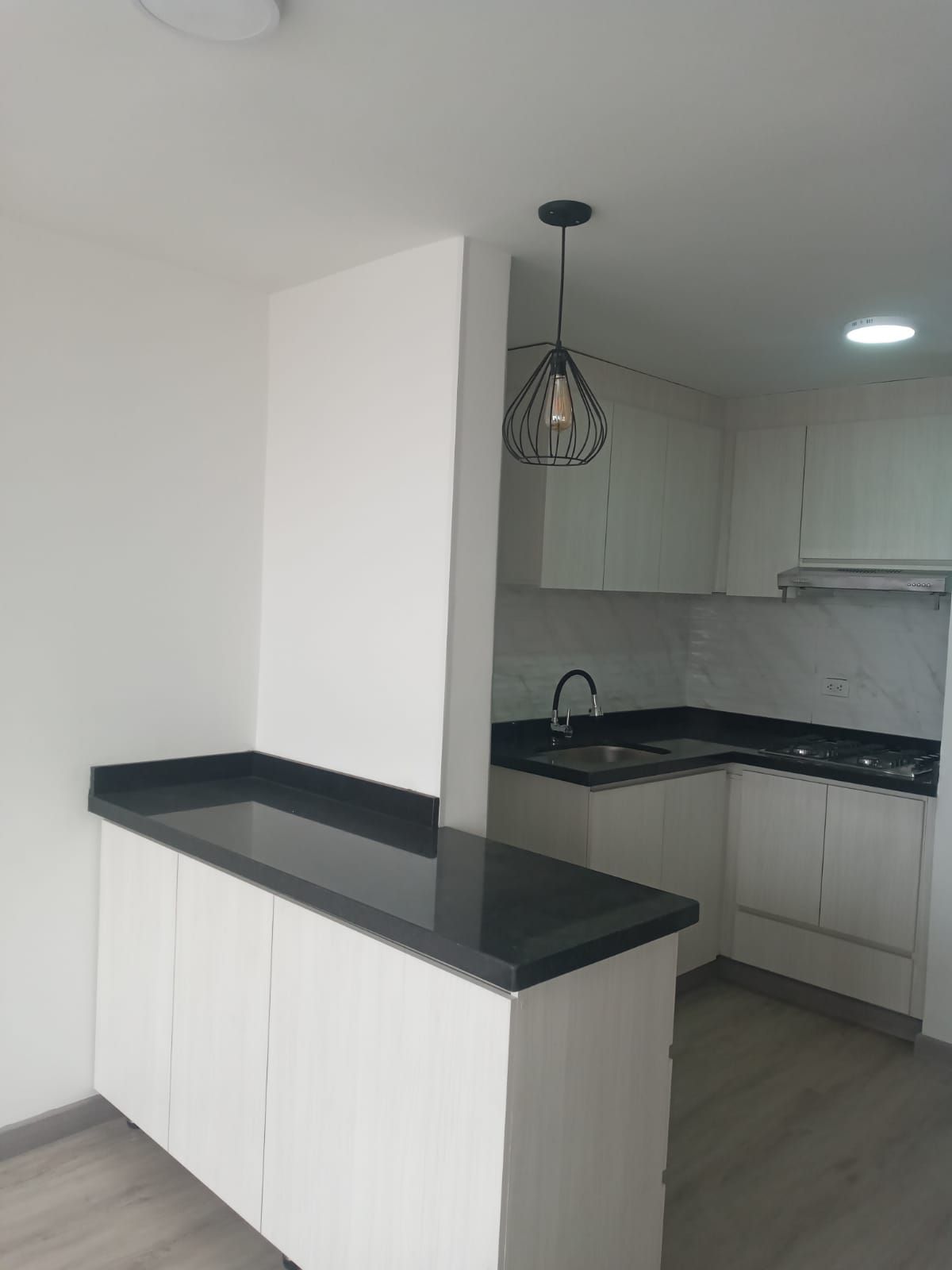 Apartaestudio en arriendo Cundinamarca Bogotá Cjr Mazzaro 38 m2 Habitaciones 1 Baños 1 Garajes 0 Precio $1500000