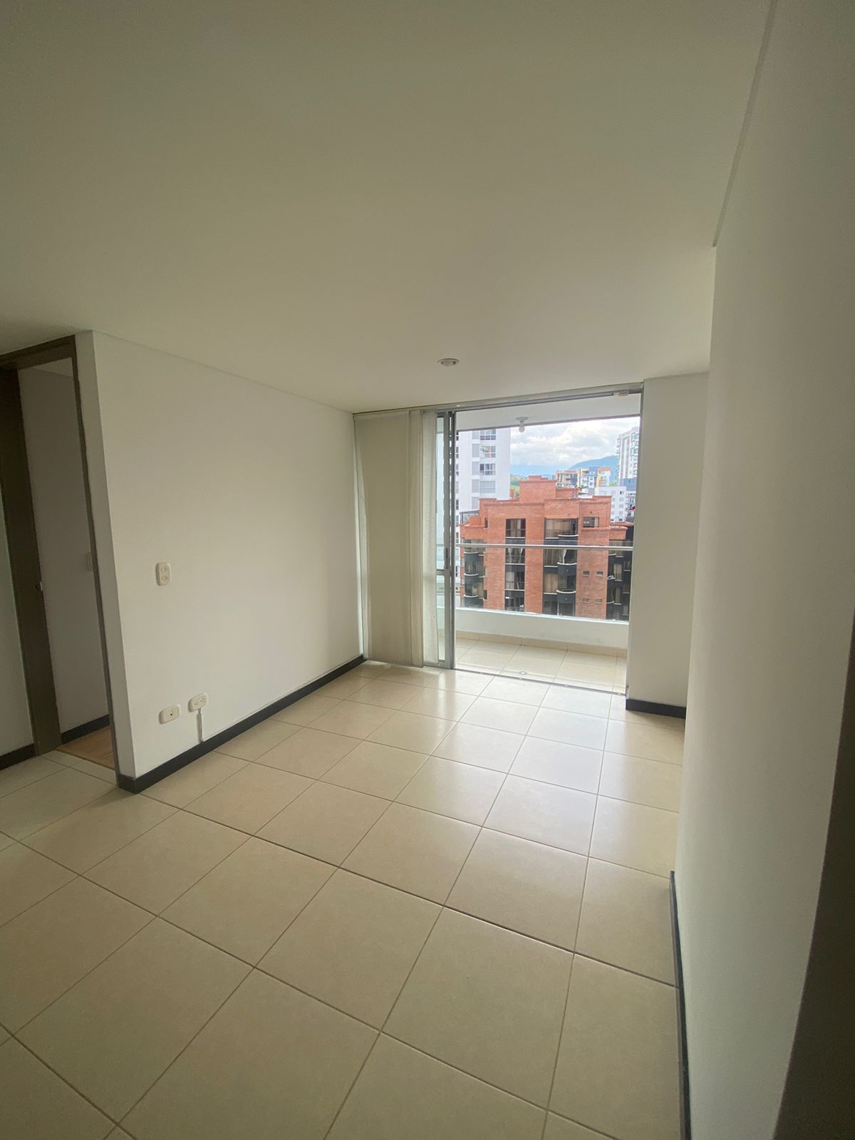 Apartamento en arriendo Risaralda Pereira Los Alamos 75 m2 Habitaciones 3 Baños 2 Garajes 2 Precio $2300000