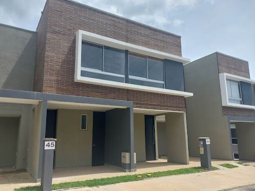 Casa en arriendo Antioquia La Ceja Centro 137 m2 Habitaciones 3 Baños 6 Garajes 2 Precio $4000000