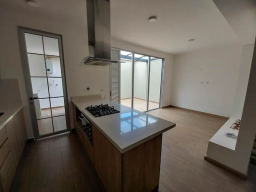 Casa en arriendo Antioquia La Ceja Centro 121 m2 Habitaciones 3 Baños 6 Garajes 2 Precio $3300000