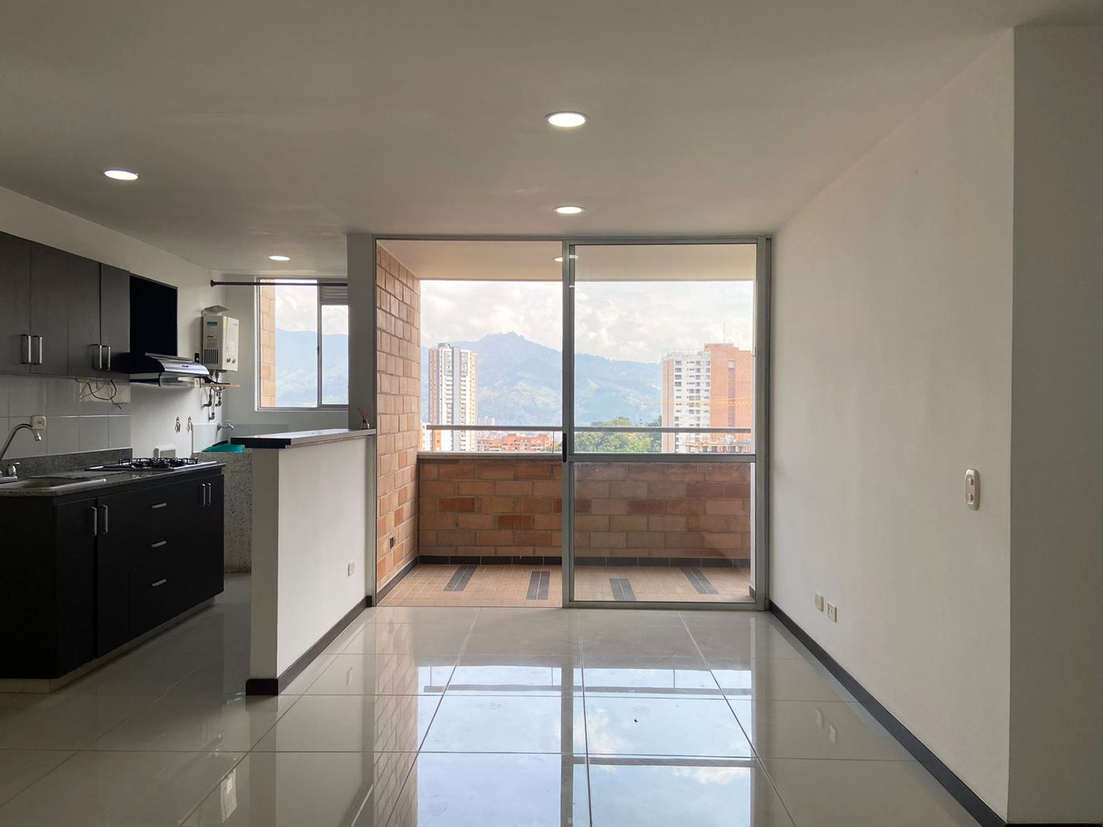 Apartamento en arriendo Antioquia Sabaneta Vereda La Doctora 80 m2 Habitaciones 2 Baños 2 Garajes 2 Precio $2650000