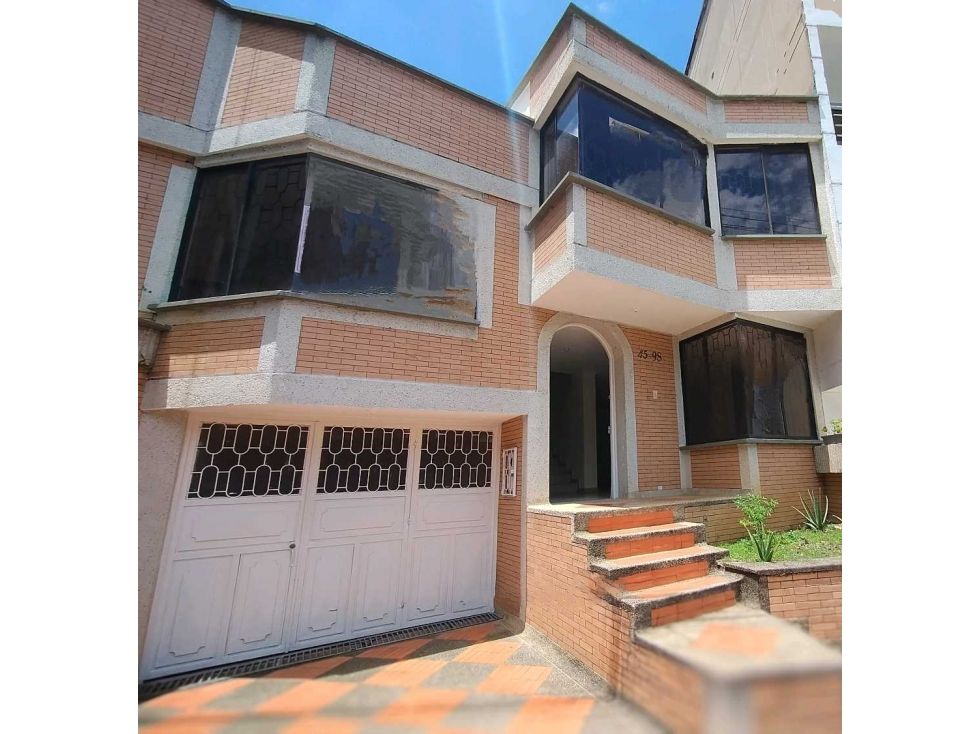 Casa en arriendo Santander Bucaramanga La Floresta 357 m2 Habitaciones 4 Baños 8 Garajes 3 Precio $3500000