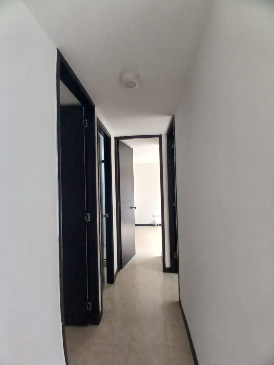 Apartamento en arriendo o venta Risaralda Pereira Bosques De Cantabria 70 m2 Habitaciones 3 Baños 2 Garajes 2 Precio venta $320000000 Precio arriendo $1550000