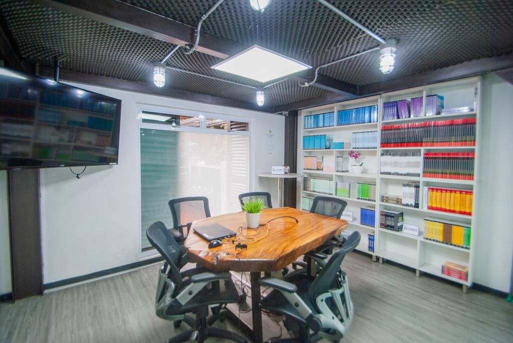 Casa en venta Cundinamarca Bogotá Cerros De Los Alpes 380 m2 Habitaciones 15 Baños 6 Garajes 2 Precio $1920000000