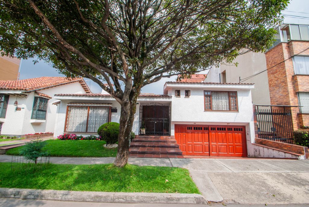 Casa en venta Cundinamarca Bogotá Molinos Norte 327 m2 Habitaciones 5 Baños 6 Garajes 4 Precio $2258000000