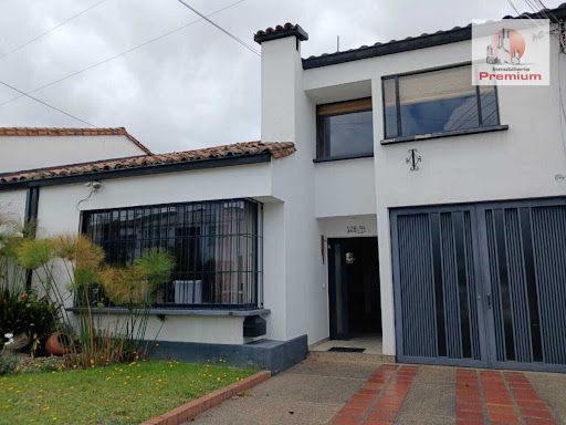 Casa en venta Cundinamarca Bogotá Prado Veraniego Sur 260 m2 Habitaciones 5 Baños 4 Garajes 3 Precio $1300000000