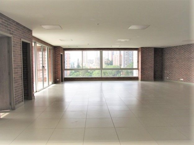 Oficina en arriendo Antioquia Medellín Castropol 150 m2 Habitaciones 0 Baños 2 Garajes 4 Precio $8750000