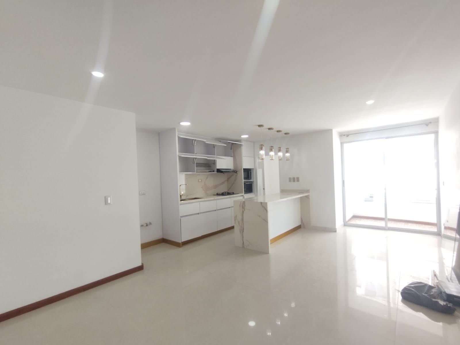 Apartaestudio en arriendo Risaralda Pereira Pinares 59 m2 Habitaciones 1 Baños 2 Garajes 2 Precio $2000000