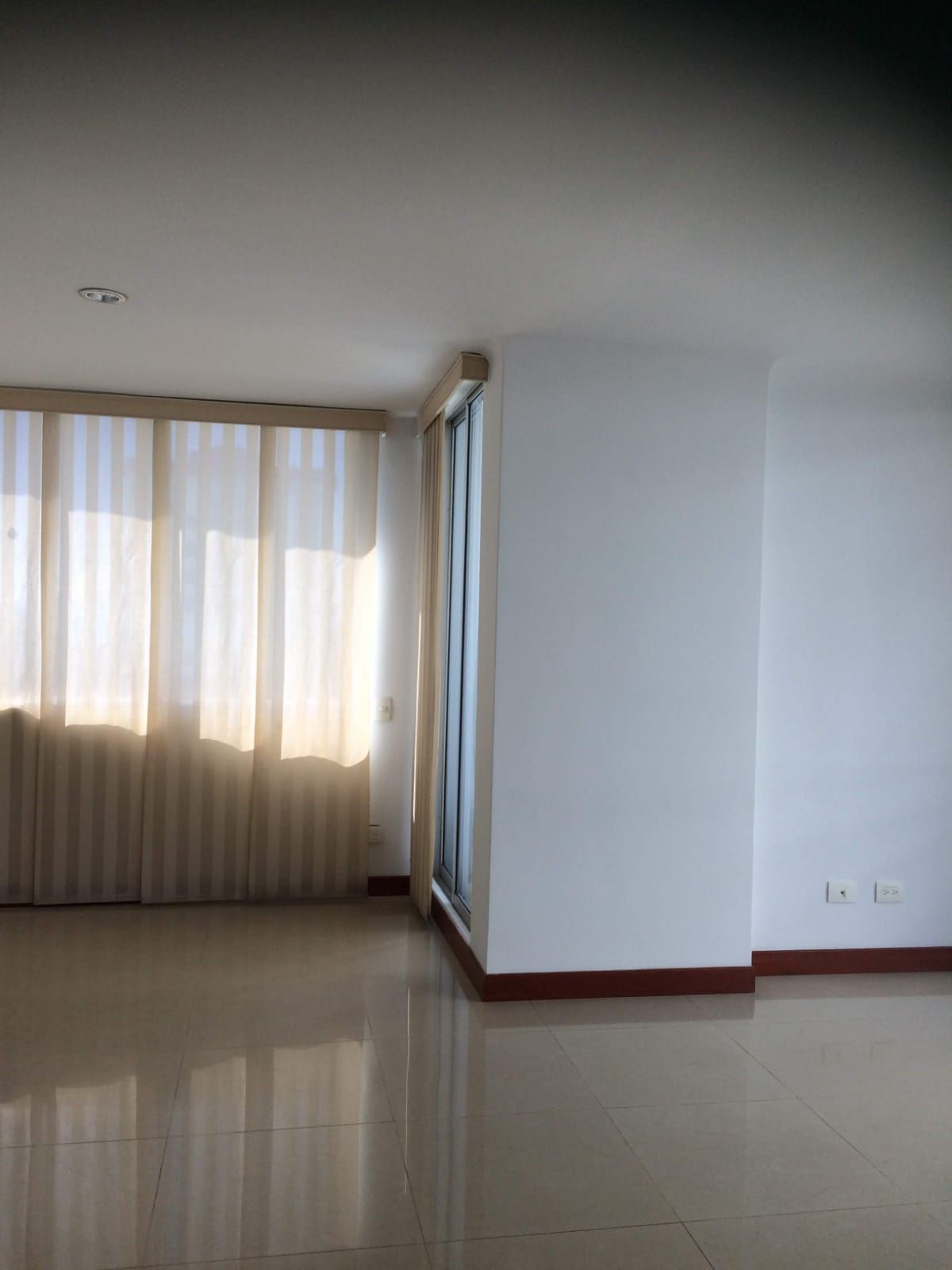 Apartamento en arriendo o venta Risaralda Pereira Pinares 115 m2 Habitaciones 3 Baños 2 Garajes 3 Precio venta $500000000 Precio arriendo $2900000