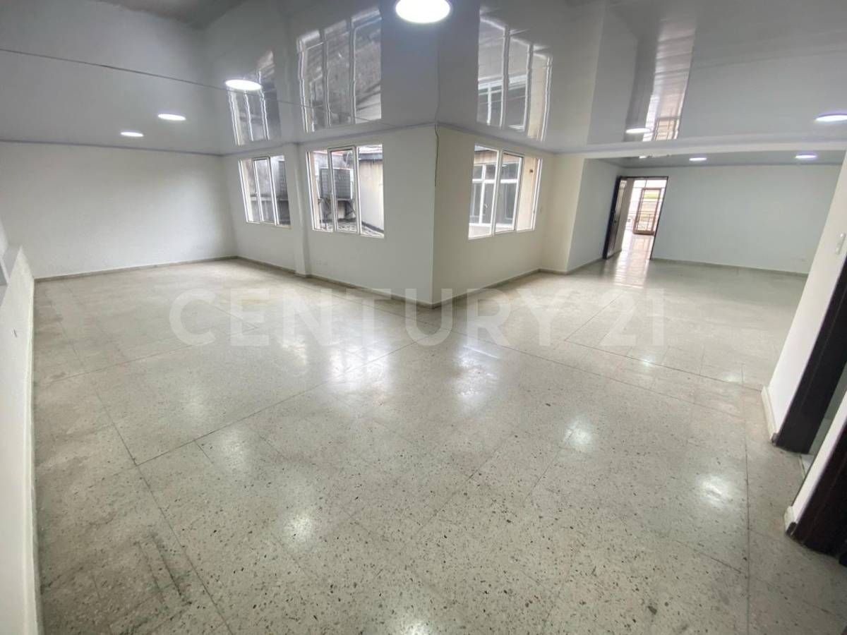 Oficina en venta Valle Del Cauca Cali Nn 293 m2 Habitaciones 0 Baños 3 Garajes 1 Precio $730000000