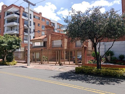Oficina en arriendo Cundinamarca Bogotá Santa Barbara Occidental 200 m2 Habitaciones 0 Baños 4 Garajes 2 Precio $5500000
