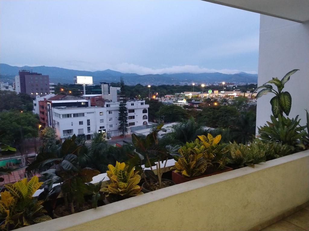 Apartamento en venta Valle Del Cauca Cali Urbanización Ciudad Jardín 142 m2 Habitaciones 3 Baños 4 Garajes 3 Precio $580000000
