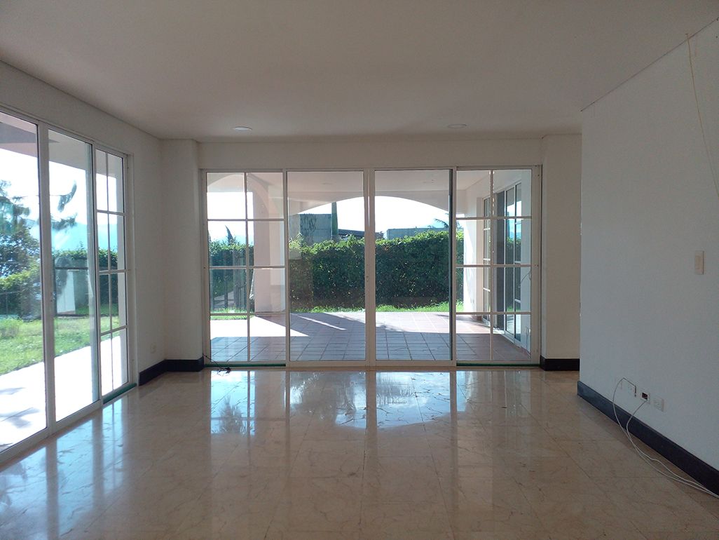 Casa en arriendo o venta Antioquia Envigado Primavera 500 m2 Habitaciones 4 Baños 8 Garajes 5 Precio venta $3240000000 Precio arriendo $12700000