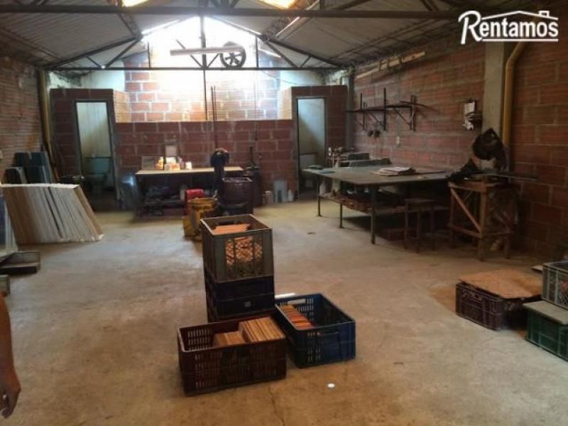 Local en venta Antioquia Medellín Estacion Villa 120 m2 Habitaciones 0 Baños 2 Garajes 0 Precio $550000000