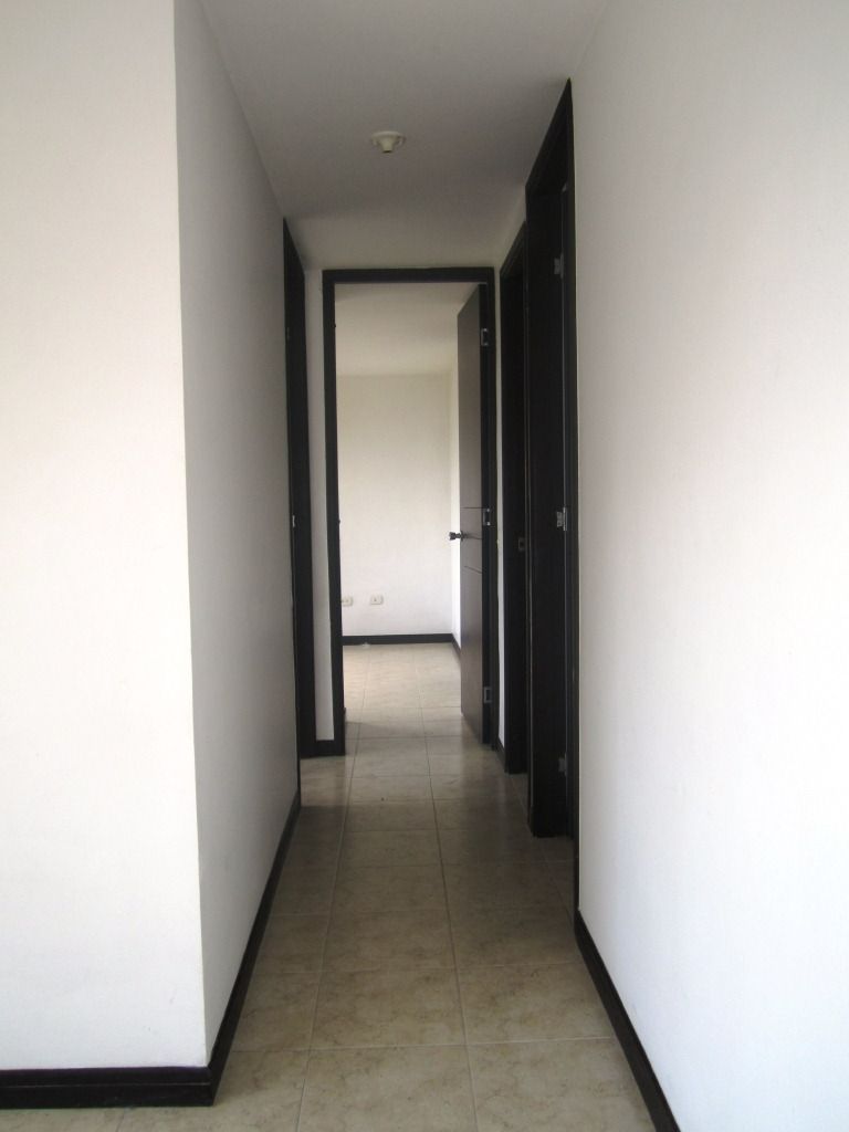 Apartamento en venta Risaralda Pereira Bosques De Cantabria 70 m2 Habitaciones 3 Baños 2 Garajes 2 Precio $300000000
