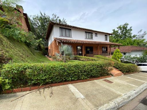 Casa en venta Antioquia Medellín El Tesoro 340 m2 Habitaciones 3 Baños 6 Garajes 7 Precio $2300000000