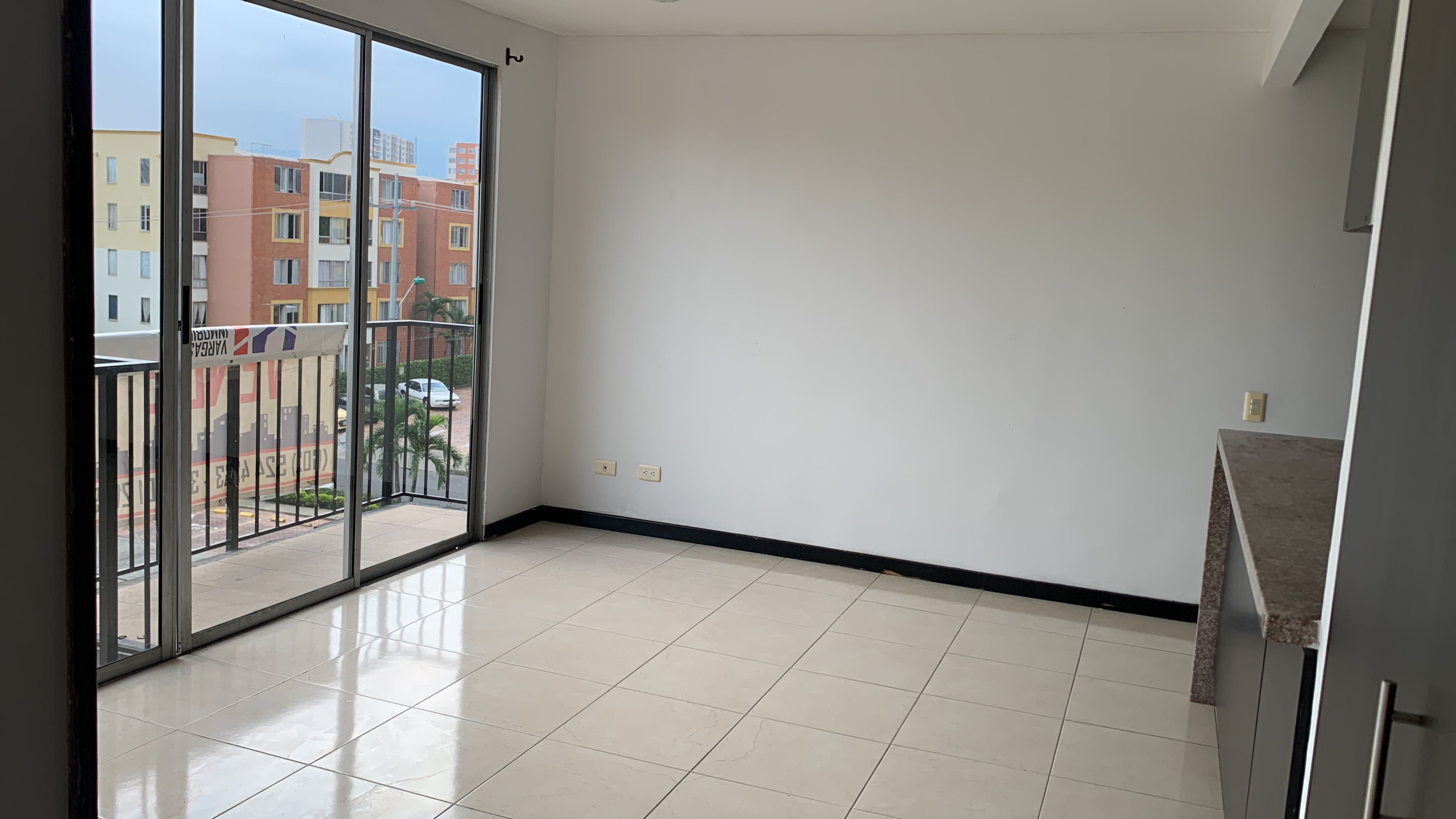 Apartamento en arriendo Valle Del Cauca Cali Lili 68 m2 Habitaciones 3 Baños 2 Garajes 2 Precio $1250000
