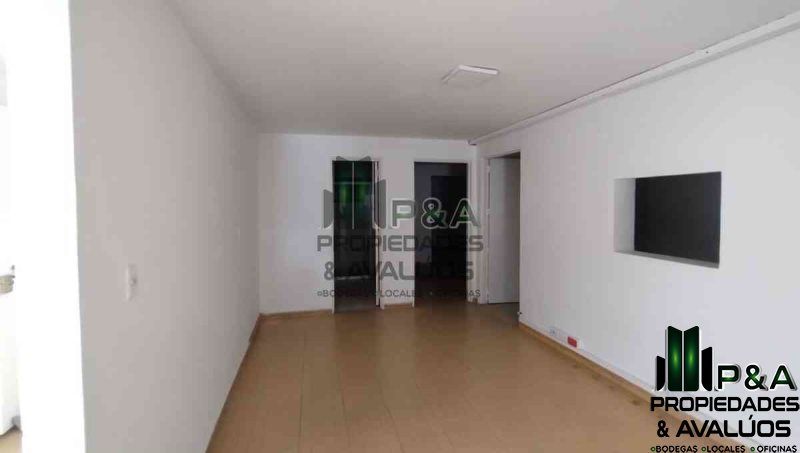 Casa en arriendo o venta Antioquia Medellín Miranda 284 m2 Habitaciones 4 Baños 3 Garajes 0 Precio venta $1300000000 Precio arriendo $4000000