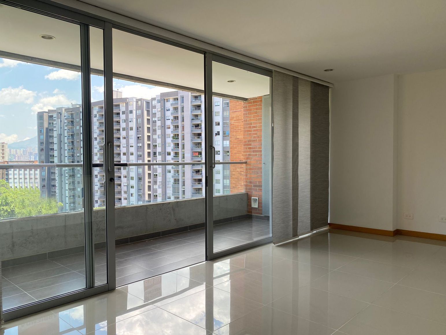 Apartamento en arriendo Antioquia Envigado El Esmeraldal 108 m2 Habitaciones 2 Baños 2 Garajes 3 Precio $5150000