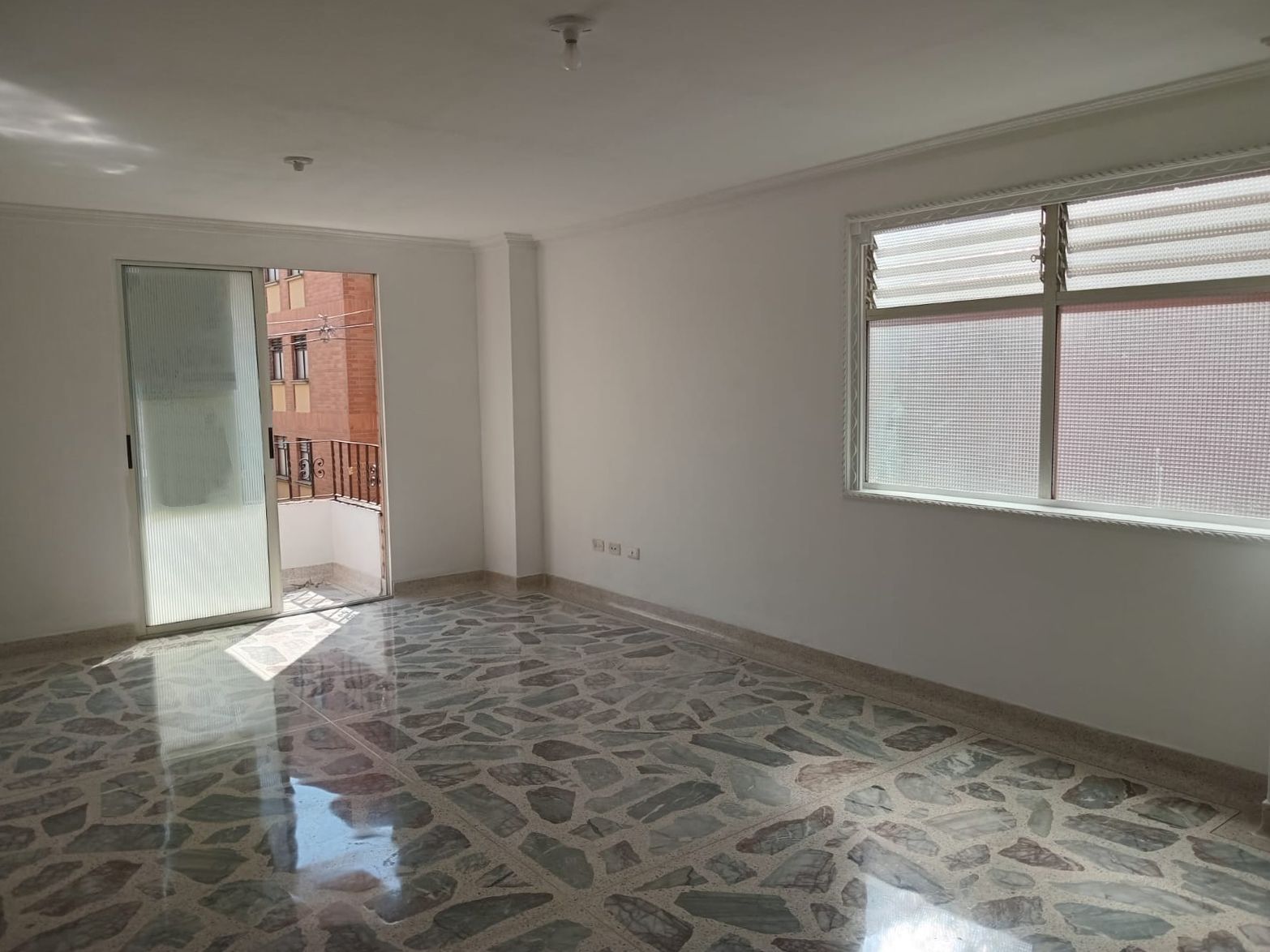 Apartamento en arriendo Antioquia Envigado El Portal 110 m2 Habitaciones 4 Baños 2 Garajes 2 Precio $3300000