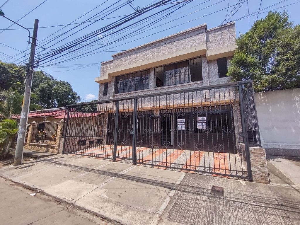 Apartamento en venta Valle Del Cauca Cali Cuarto De Legua - Guadalupe 400 m2 Habitaciones 10 Baños 8 Garajes 4 Precio $1550000000