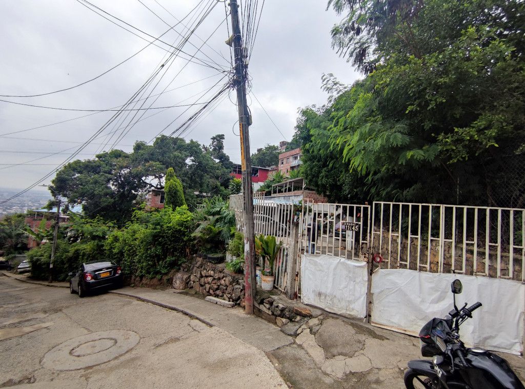 Casa en venta Valle Del Cauca Cali El Mortiñal 935 m2 Habitaciones 5 Baños 3 Garajes 2 Precio $450000000